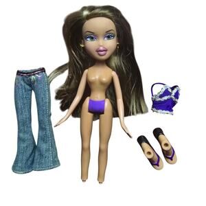 Bratz Funk Out Fianna Reproduction Doll with Outfit Shoes Earrings